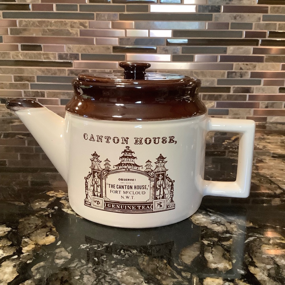 Collectible 1970s ABENAKIS BEAUCEWARE.  Teapot.  Canadian Pottery.